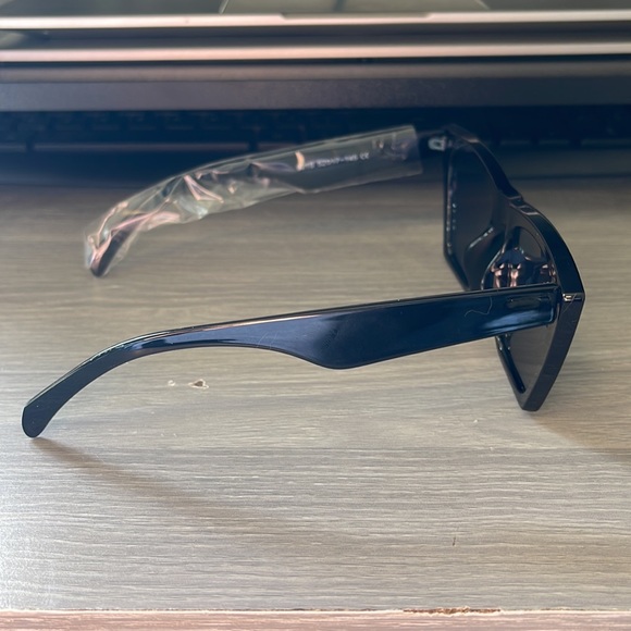 **NWT** Vintage Oversized Cat-eye Style Square Sun Glasses for Women - Picture 5 of 7